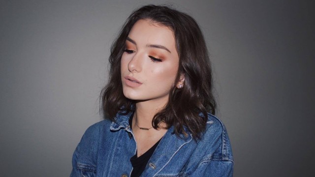 'Night-Out Makeup Routine ft. Kylie Jenner BURGUNDY PALETTE | Emily Elizabeth'