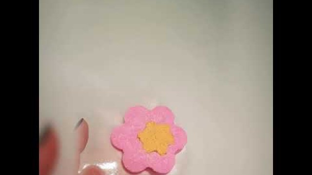 'One of the best bath bombs ever ❤ flower bath bomb'