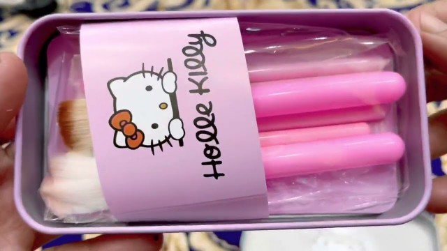 'Hello kitty brush set | unboxing brush set | Stars Cosmetics by Ayesha Arslan'