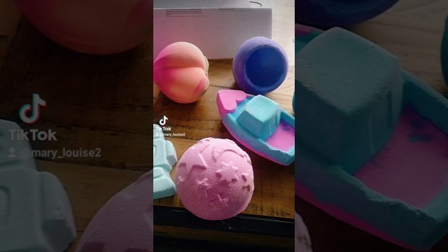 '@lush bath bombs'