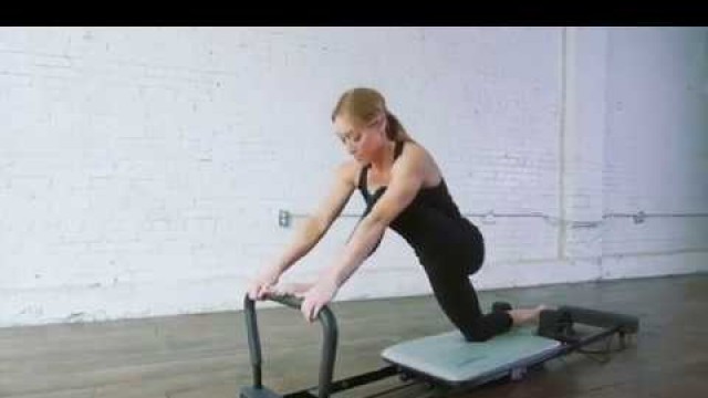 'AeroPilates Reformer 287 - Adjustable resistance with 3 heavy-duty, elastic bungee cords'