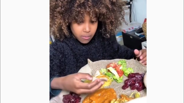 '❤️Habesha girl eating Ethiopian food'