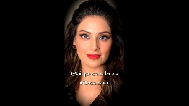 'Bipasha Basu hot and beautiful look on status video| Smiling bipasha short #shorts #bipashabasu'