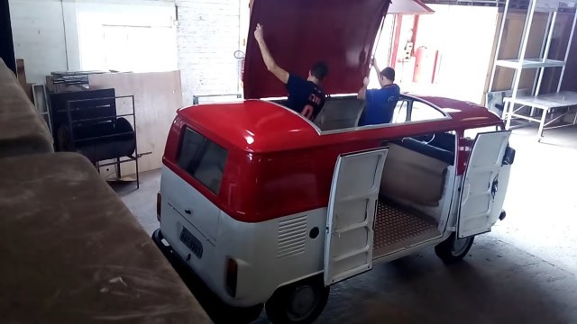 'Amateur builder VW Kombi Clipper 1990 Food Truck Transformation, Tiny Restaurant (time lapse)'