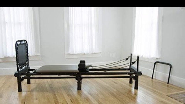 'AeroPilates Reformer 651 - Adjustable resistance with 4 heavy-duty, elastic bungee cords'