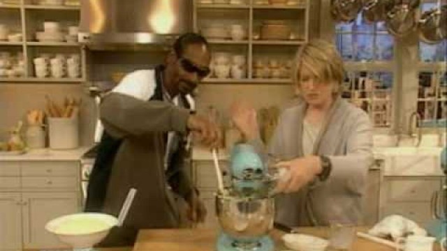 'Snoop makes Mashed Potatoes | Snoop Dogg | Martha Stewart'