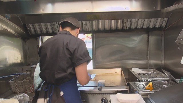 'Taco Truck Employees Beat The Heat With Make-Shift AC'