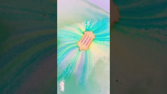 'Light The Night | Lush Cosmetics Bath Bomb | LUSH bath bomb demo 