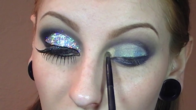 'Futuristic 60s Mod Silver MAC 3D Cut Crease Glitter Makeup Tutorial'