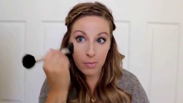 'How To: Highlight & Contour with Powder'