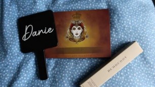 'Meesha Lou Cosmetics Queen Bee Eyeshadow Palette Review'