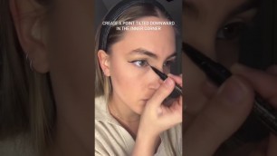 'Elongating my eye with Stila Cosmetics micro eyeliner'