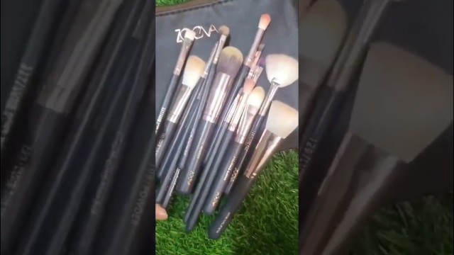 'Makeup brushes unboxing 