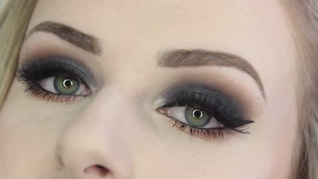 'Valentines Day Makeup | Smokey Eyes + Dramatic Lip'