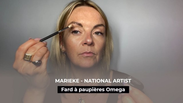 'Comment sculpter ses yeux de manière naturelle avec le fard Omega ? | M•A•C Cosmetics France'