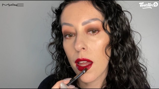 'Comment réaliser une bouche rouge vinyle ?  | M•A•C Cosmetics France'