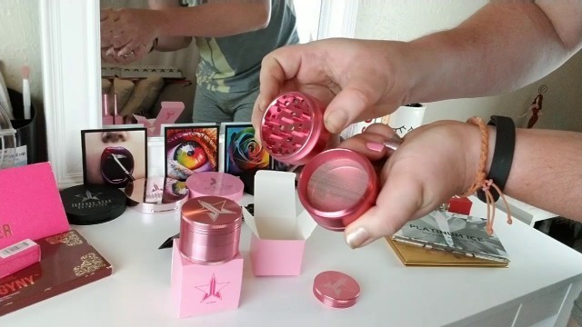 'Jeffree Star Cosmetics Ep.3 ACCESSORIES- The Grinders'