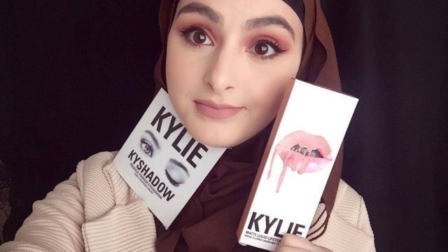 'Kylie Jenner Burgundy Palette & Koko K Lip Kit Tutorial | First Impression on the Palette'