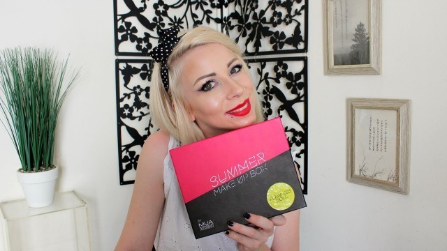 'SUMMER MAKEUP BOX by MUA/CHERRYBOX unboxing & review | Jane Sore'