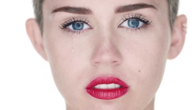 'Miley Cyrus (feat. Daniele Doesn\'t Matter) - Wrecking Ball'