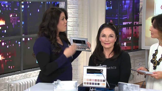 'IT Cosmetics Your Naturally Pretty Holiday Matte Eyeshadow Palette w/Brush with Amy Stran'