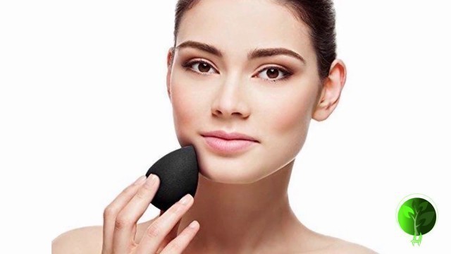 'Aesthetica Cosmetics Beauty Sponge Blender - Latex Free and Vegan Makeup Sponge - For Powder, Cream'