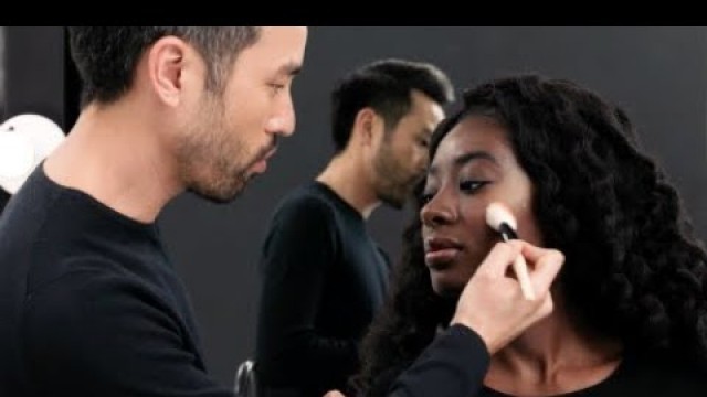 'How to Choose the Perfect Highlighter for Your Skin Tone | Bobbi Brown Cosmetics'