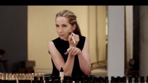 'Foundation for Fine Lines and Wrinkles | Makeup How To | Bobbi Brown Cosmetics'