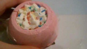 'Bomb Cosmetics Bath Bomb Demo: Fresh Berry'