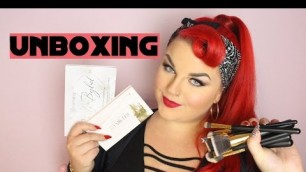 'BH COSMETICS Unboxing :) Carli Bybel palette, Brow Pomade, Ashley Tisdale Palette, Contour Palette'