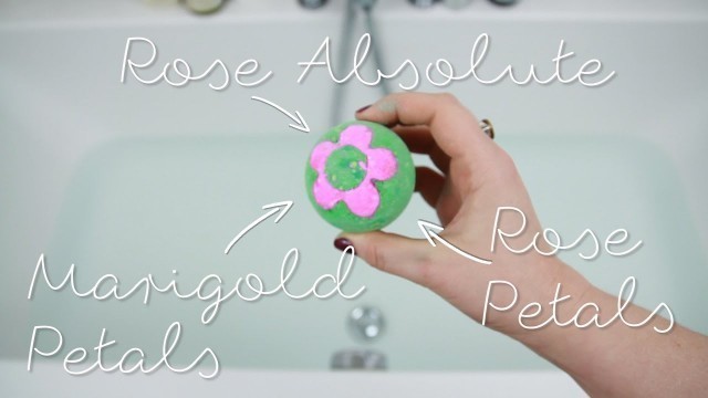 'Lush Cosmetics : Secret Garden Bath Bomb Demo'