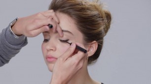 'How To: Long-Wear Liquid Liner | Eye Makeup Tutorials | Bobbi Brown Cosmetics'