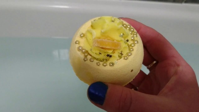 'BOMB Cosmetics PINEAPPLE EXPRESSED Bath blaster DEMO'