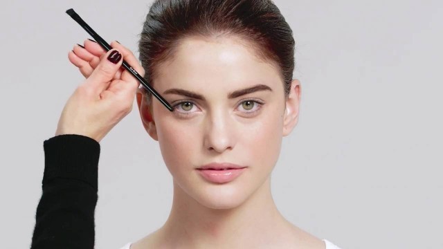 'Bobbi Brown Secret to Stand Out Eyes Makeup Lesson'