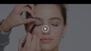 'How-To: Long-Wear Cream Shadow Stick | Eye Makeup Tutorials | Bobbi Brown Cosmetics'