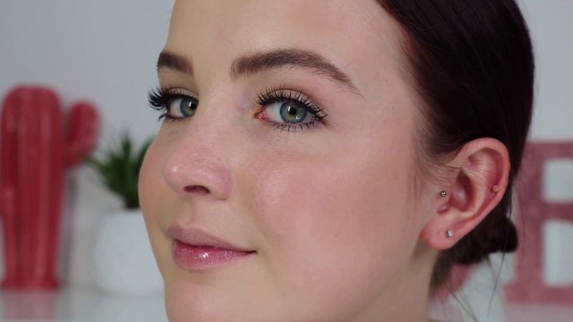 'How to Apply False Lashes | DB Cosmetics'