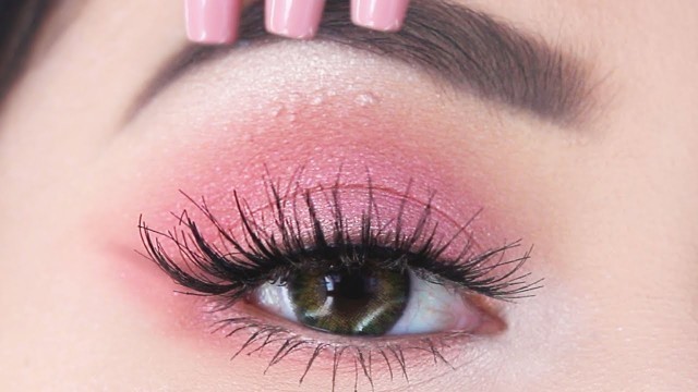 'The EASIEST Valentine\'s Day Makeup you\'ll see | Kylie Jenner Pink Inspired Makeup Tutorial'