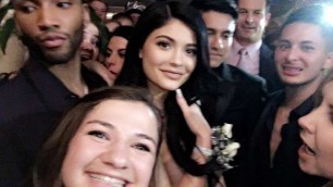 'Kylie Jenner CRASHES High School Fan\'s Prom with BFF Jordyn Woods!'