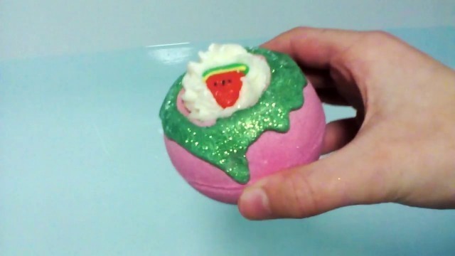 'BOMB COSMETICS ONE IN A MELON bath bomb DEMO'