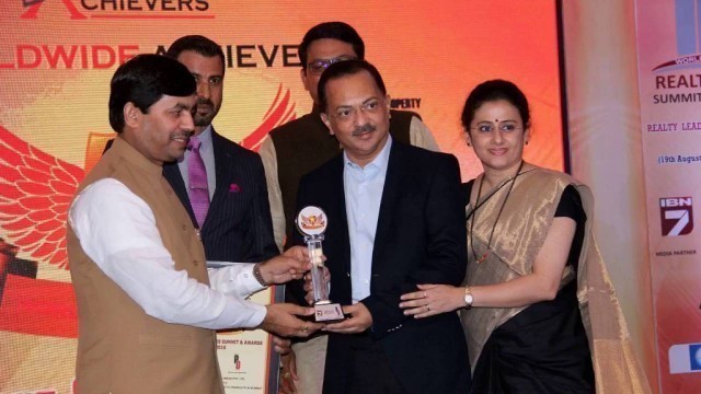 'World Achievers Awards – Best Cosmetics Products Manufacturer in Mumbai'