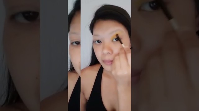 'flower makeup ... #makeup #eyemakeup #yellowlook #shorts'