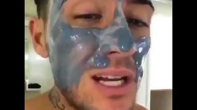 'Steven Bear using Give Me Cosmetics Bubble Mask'