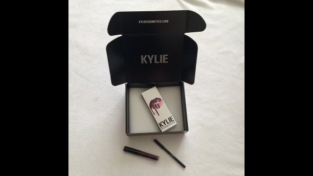 'Kylie Jenner Lip Kit Review and Swatch'