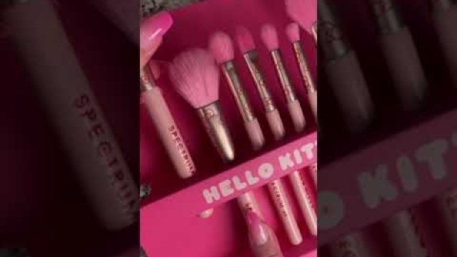 'Hello Kitty Spectrum Makeup Brushes'