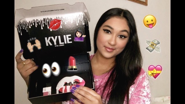 'KYLIE COSMETICS PACKAGE- UNBOXING, SWATCHES, & REVIEW'